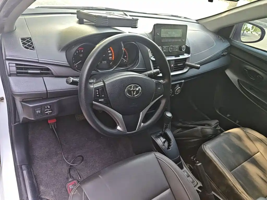 Toyota Yaris L — миниатюра 10