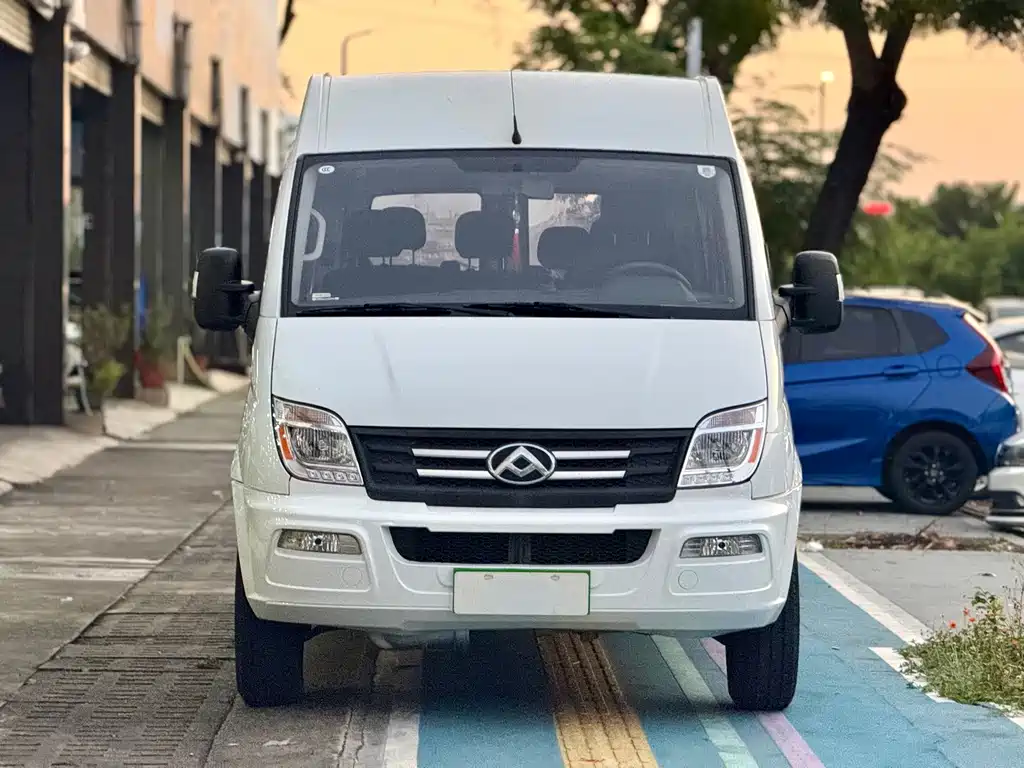 MAXUS V80 — миниатюра 2