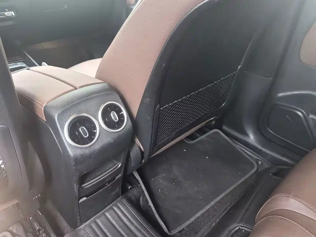 Mercedes-Benz GLB — миниатюра 8