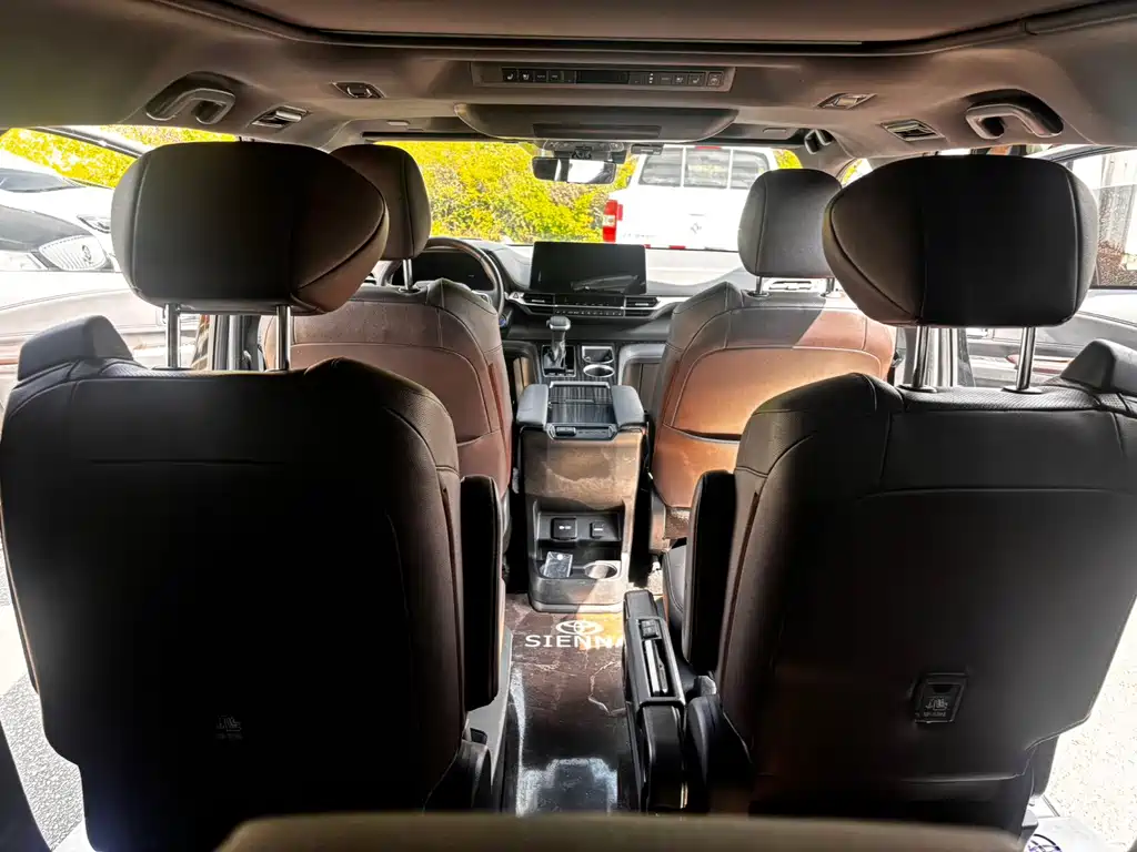 Toyota Sienna — миниатюра 4