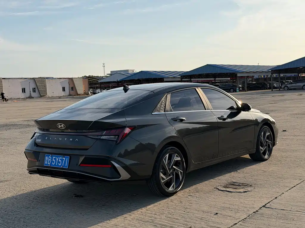 Hyundai Elantra — миниатюра 7