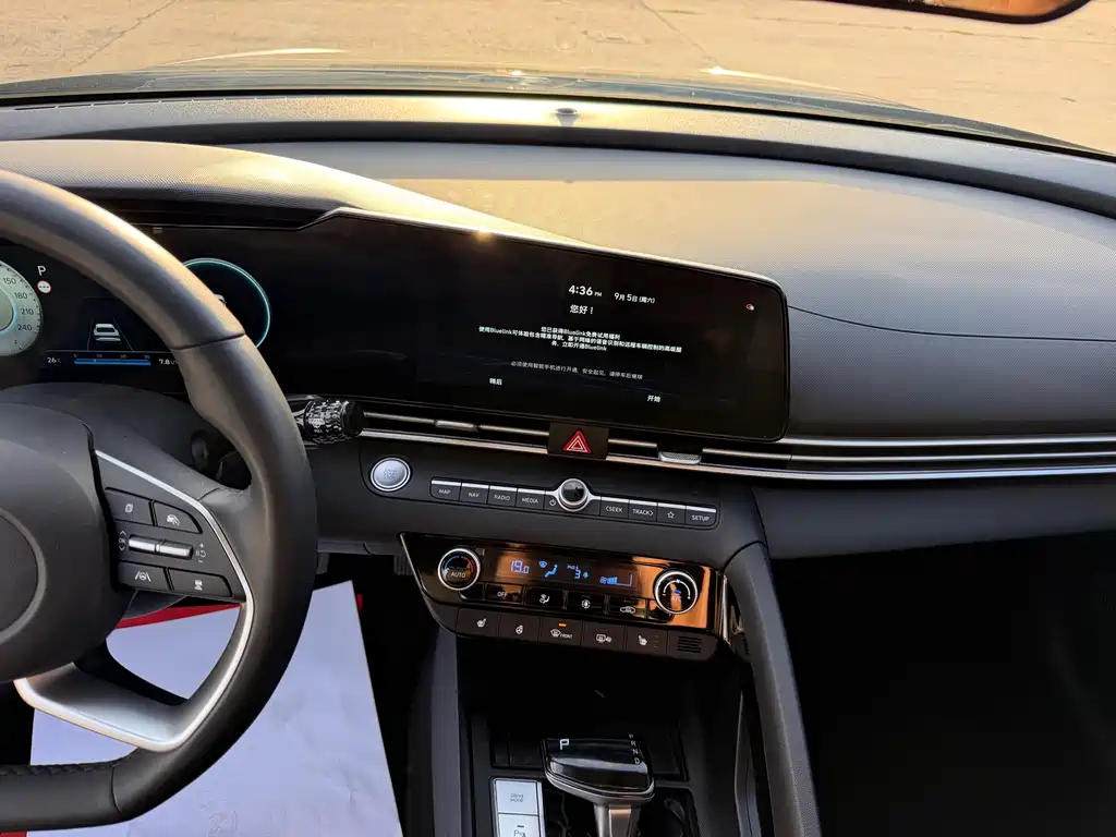 Hyundai Elantra — миниатюра 11