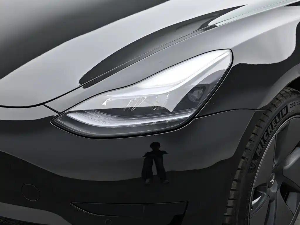 Tesla Model 3 — миниатюра 18