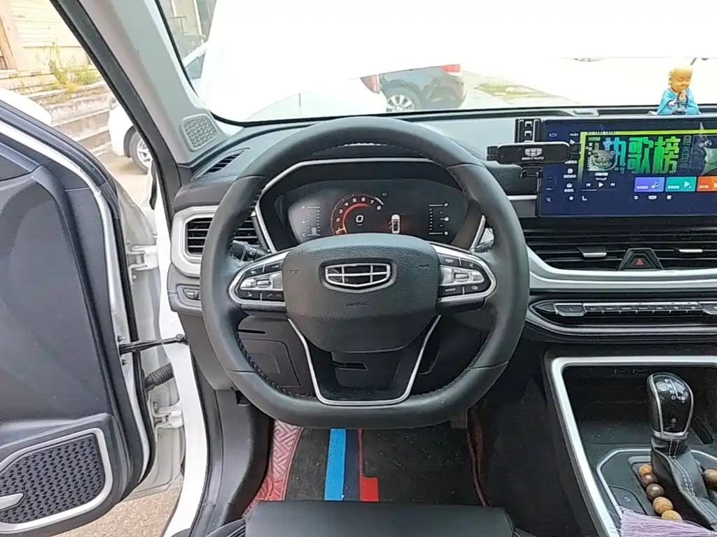 Geely Vision X6 — миниатюра 11
