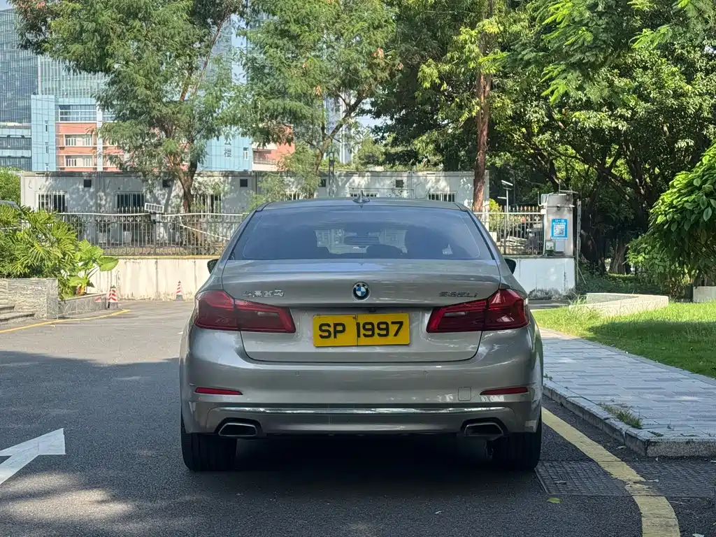 BMW 5 Series — миниатюра 5