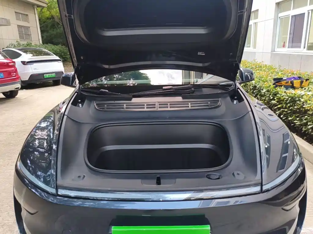 Tesla Model Y L — миниатюра 20