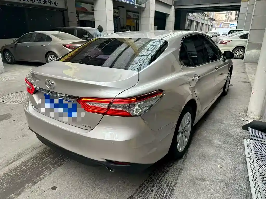 TOYOTA CAMRY