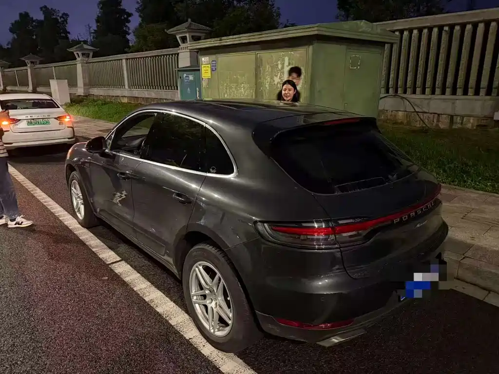 Porsche Macan — миниатюра 3