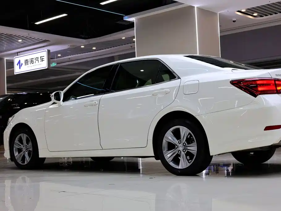 Toyota Crown — миниатюра 13