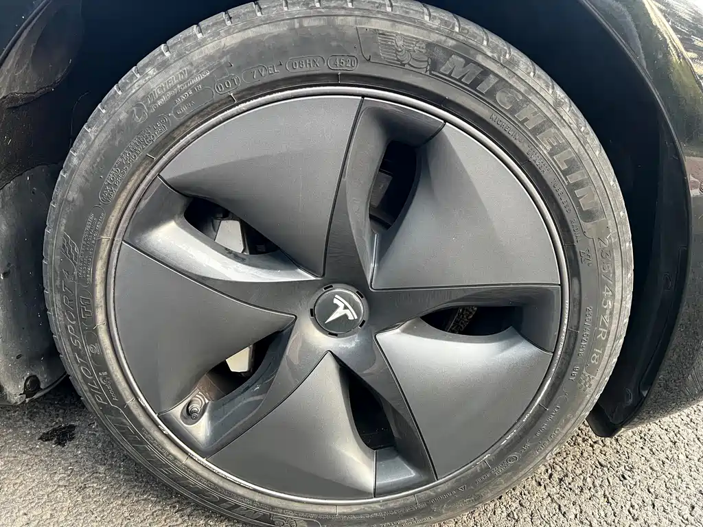Tesla Model 3 — миниатюра 9
