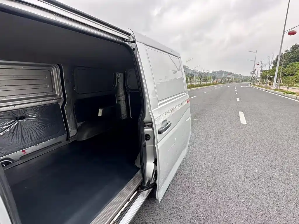 Wuling Rongguang V — миниатюра 6