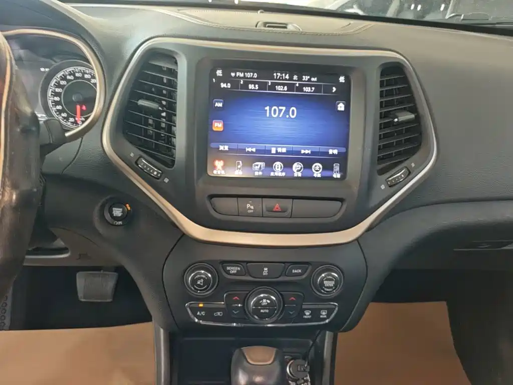Jeep Cherokee — миниатюра 13