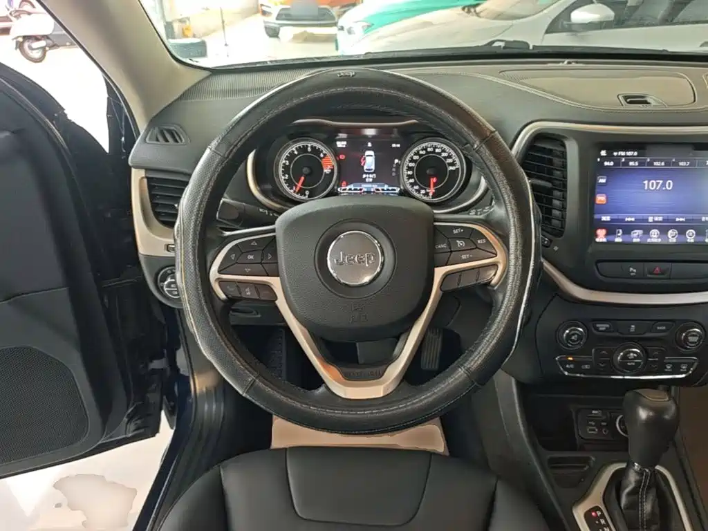 Jeep Cherokee — миниатюра 11