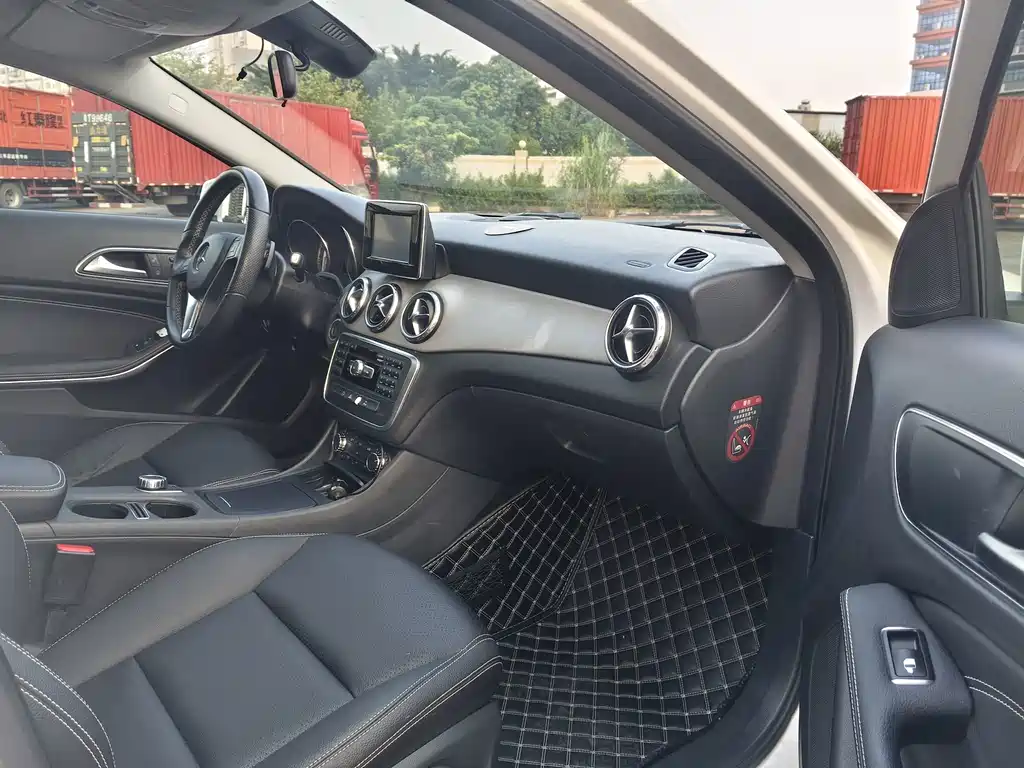 Mercedes-Benz GLA — миниатюра 9