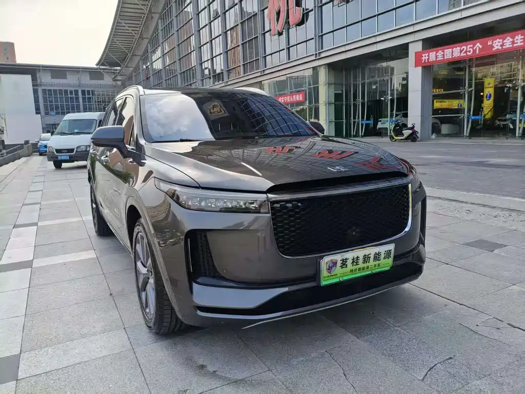 Li Auto ONE 2020 6 мест