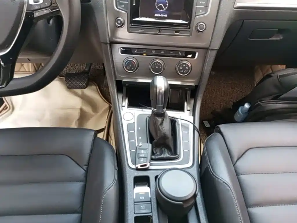 Volkswagen Golf — миниатюра 14