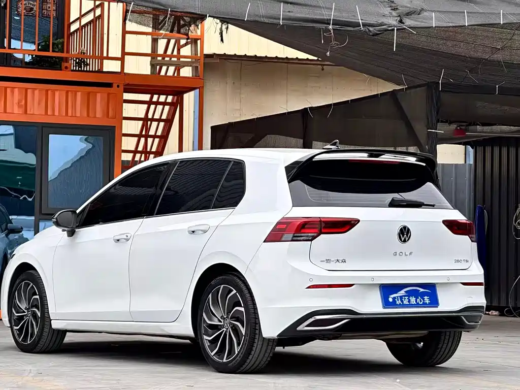 VOLKSWAGEN GOLF