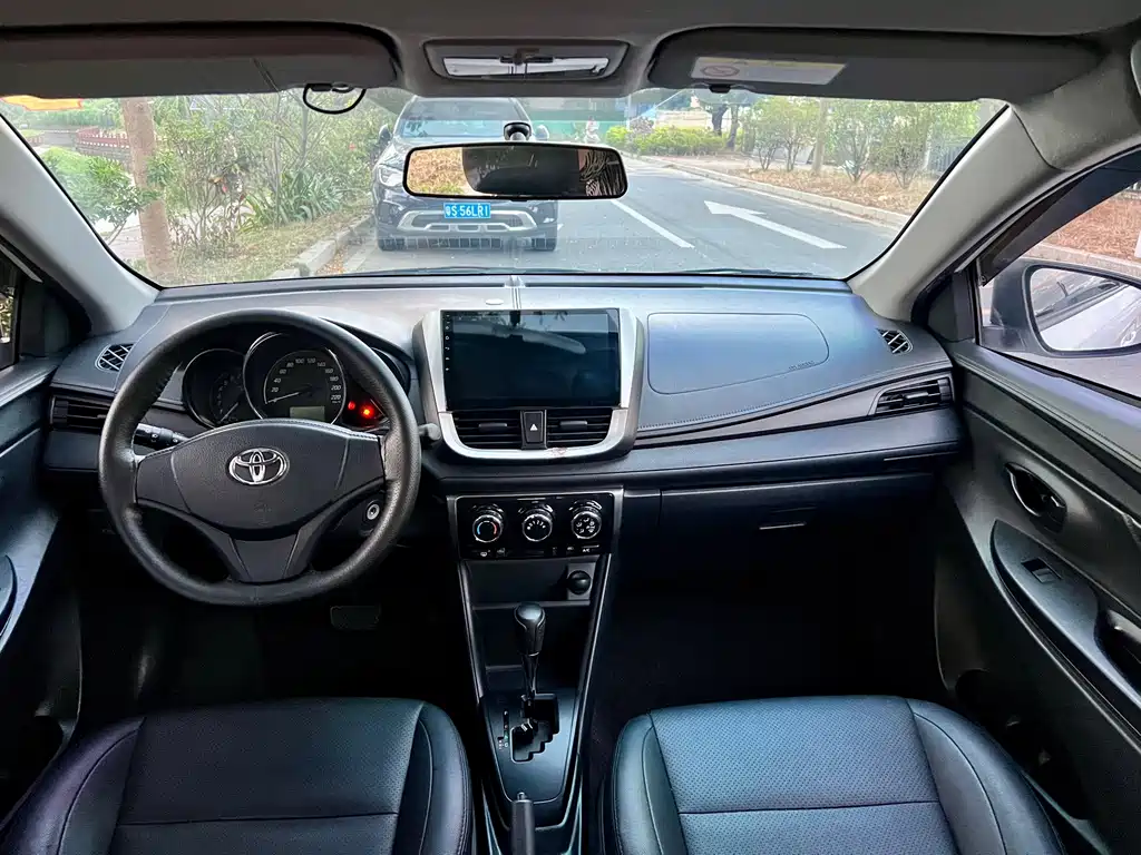 Toyota Yaris L — миниатюра 5