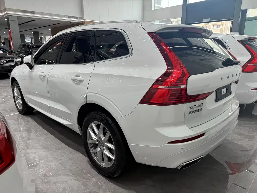 Volvo XC60 2019 T5 V
