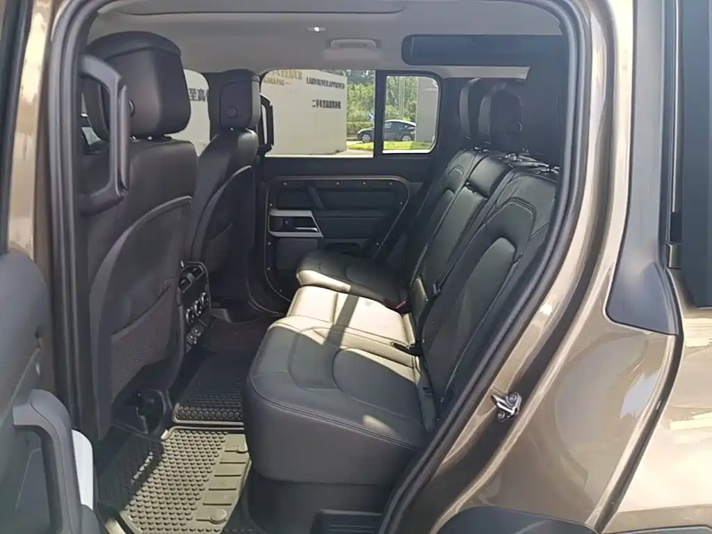 Land Rover Defender — миниатюра 24