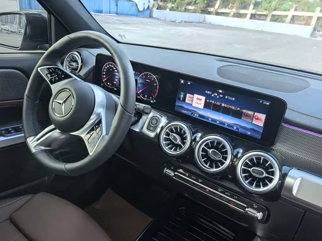 Mercedes-Benz GLB — миниатюра 8