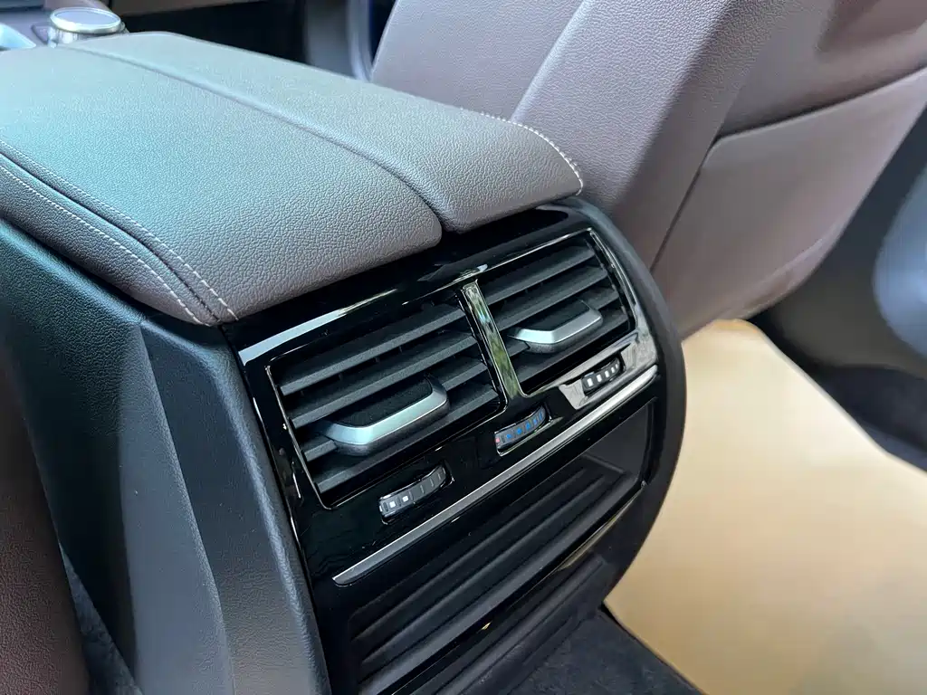 BMW 5 Series — миниатюра 8