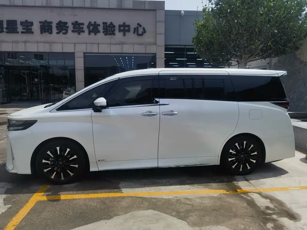Toyota Vellfire 2024 2.5L