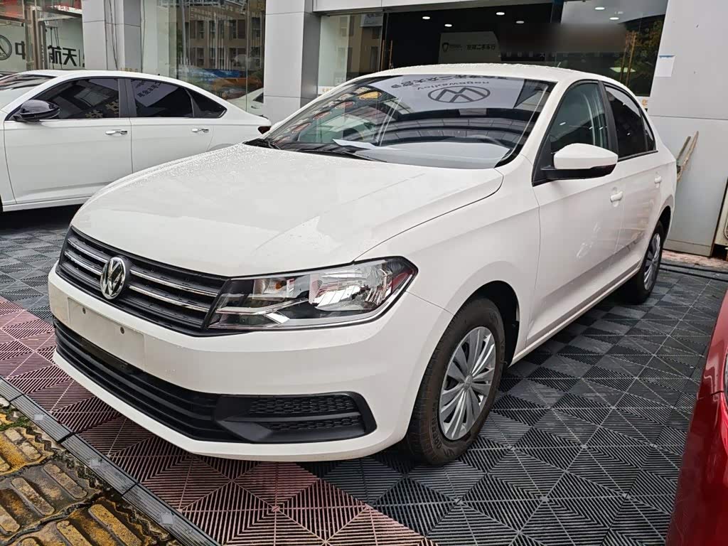 Volkswagen Santana 1.5 л 2022 г. Белый, пробег 9100 км