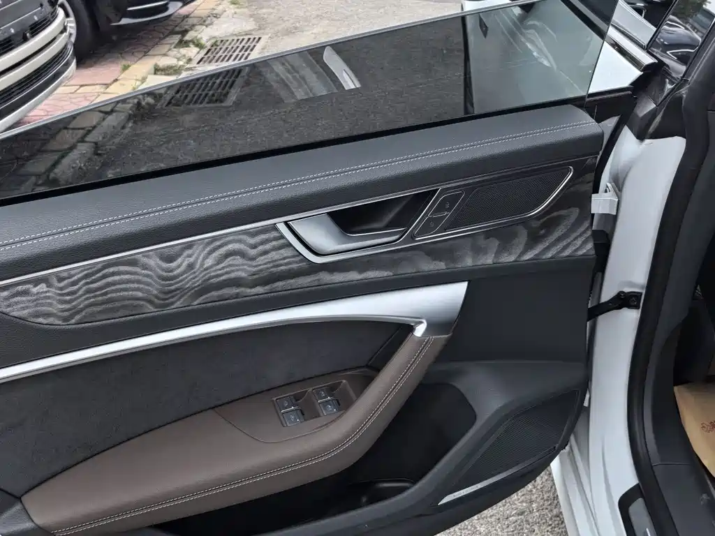 Audi A7L 2022 55 TFSI quattro S-line
