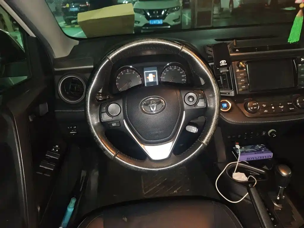 Toyota RAV4 — миниатюра 11