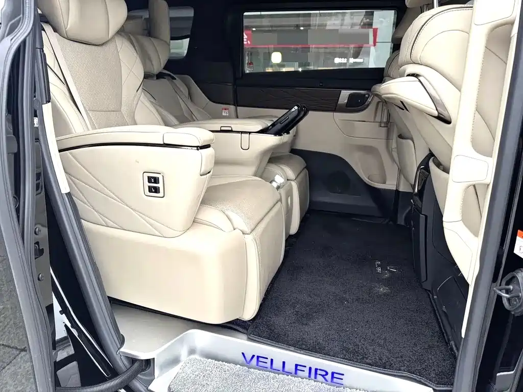 Toyota Vellfire — миниатюра 8