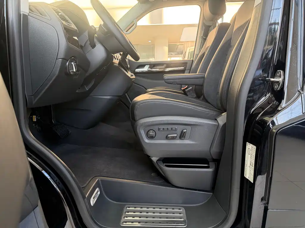Volkswagen Multivan — миниатюра 10