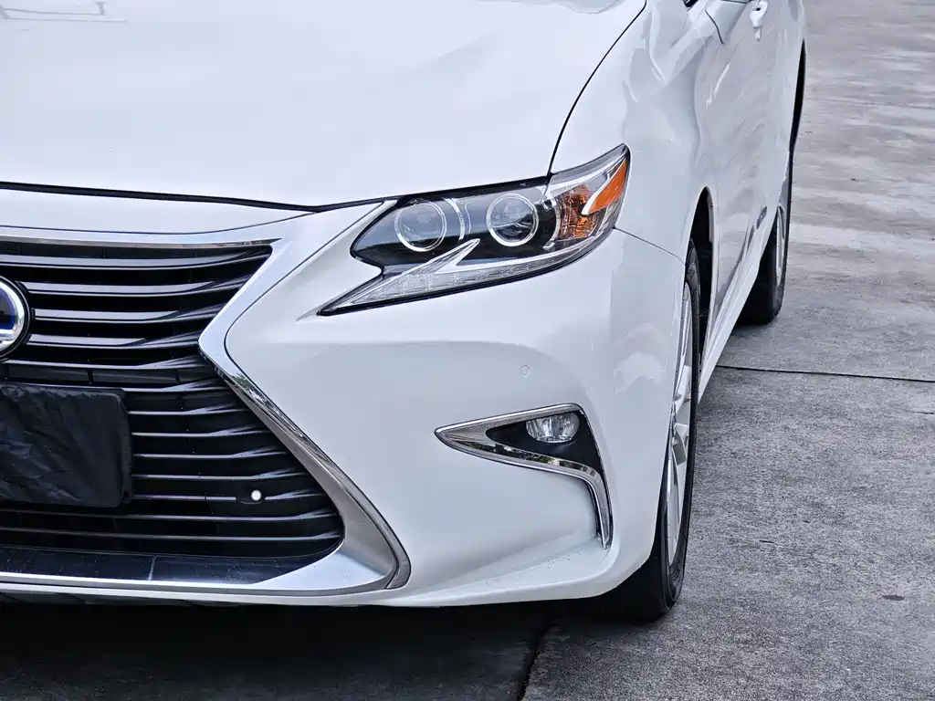 Lexus ES — миниатюра 7