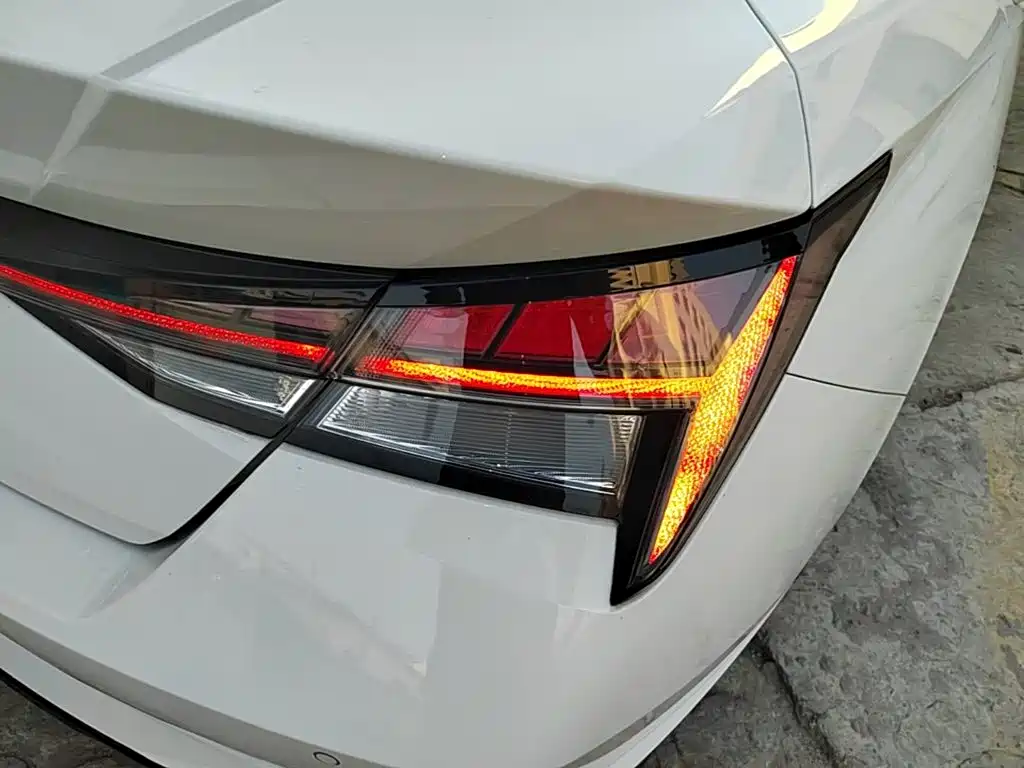 Hyundai Elantra — миниатюра 8