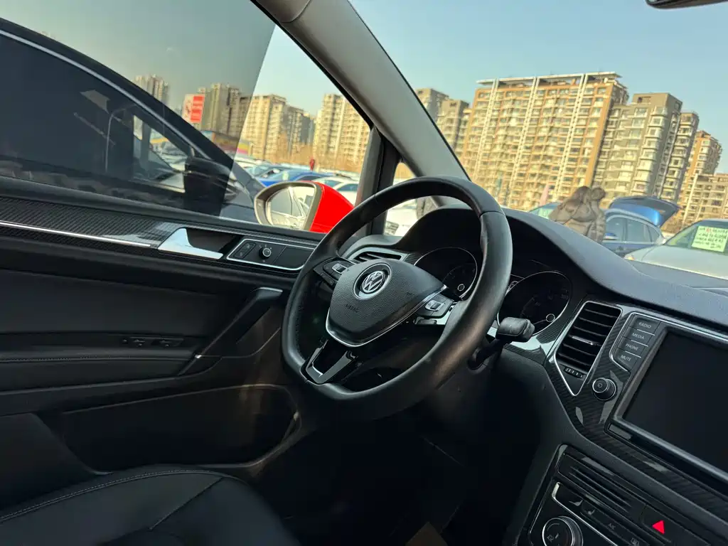 VOLKSWAGEN GOLF*JIAYU