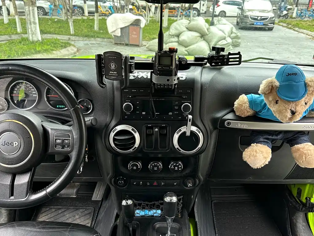 Jeep Wrangler 3.6L 2-door 10th Anniversary Commemorative Edition, фото 16