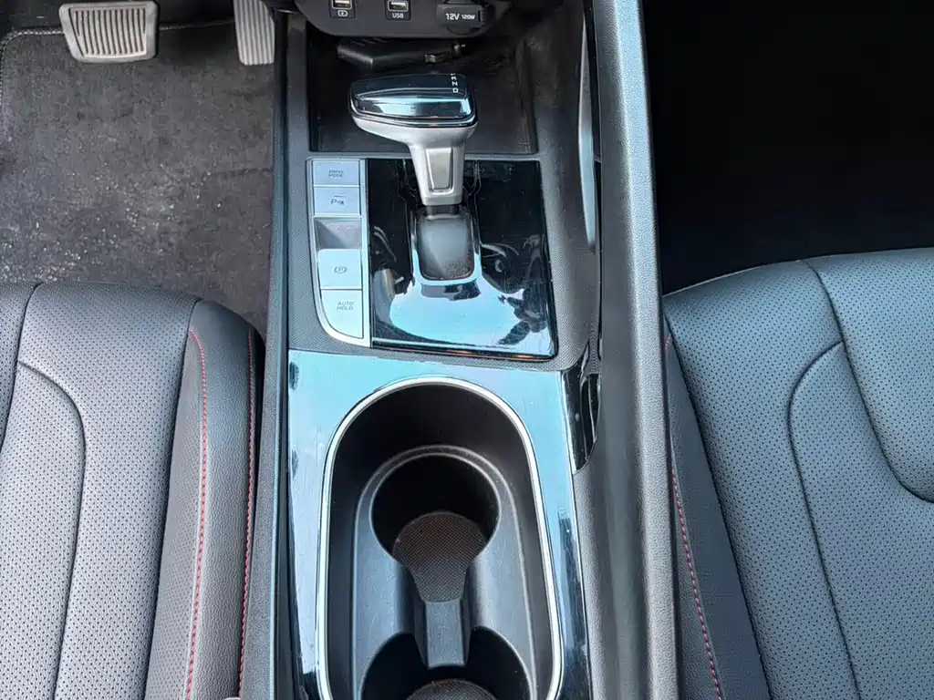 Hyundai Elantra — миниатюра 11