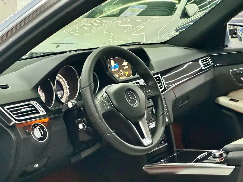 Mercedes-Benz E-Class — миниатюра 6