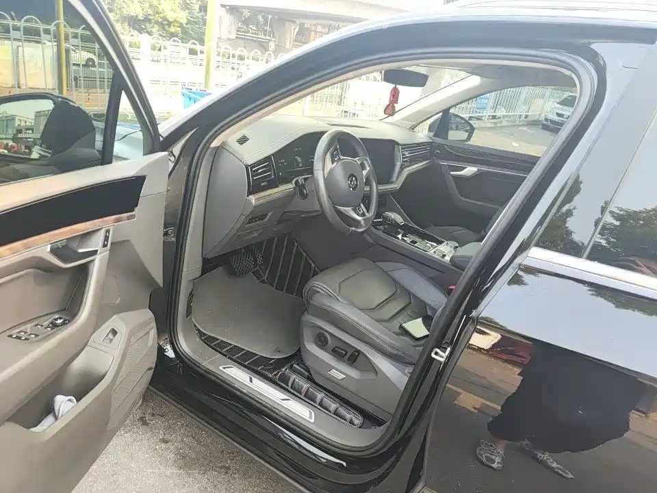 Volkswagen Touareg — миниатюра 7