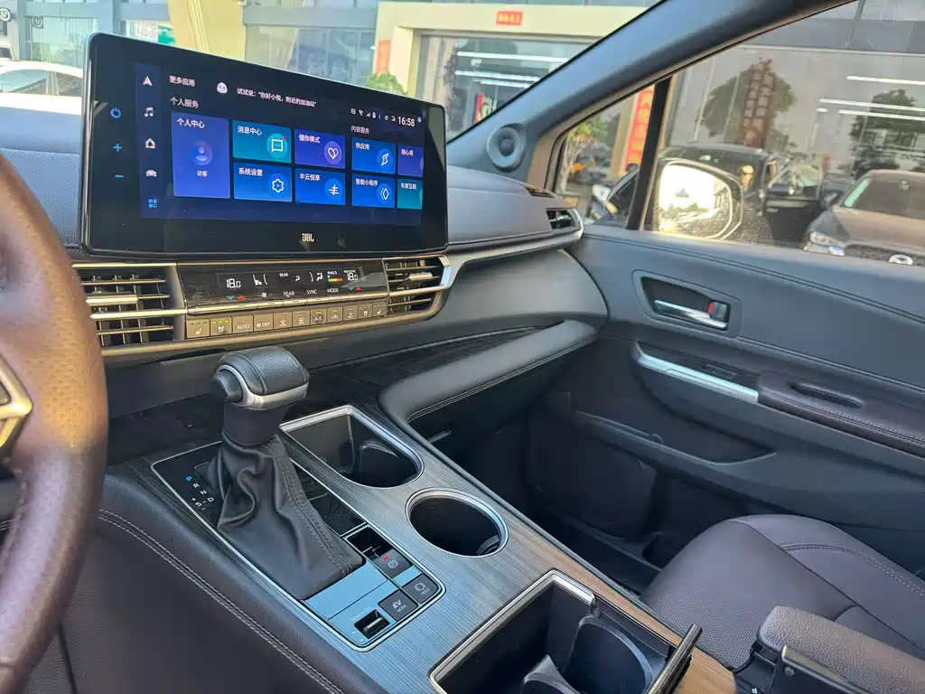 Toyota Sienna — миниатюра 5