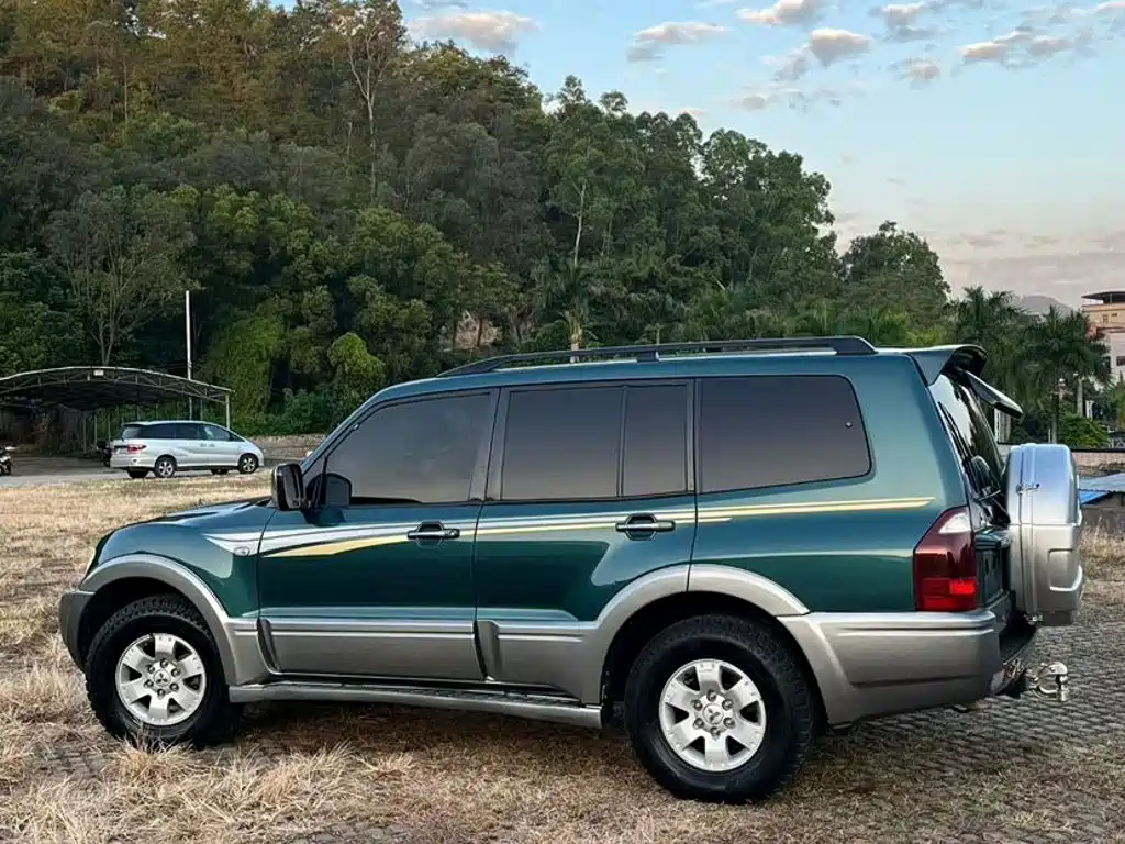 Mitsubishi Pajero — миниатюра 4