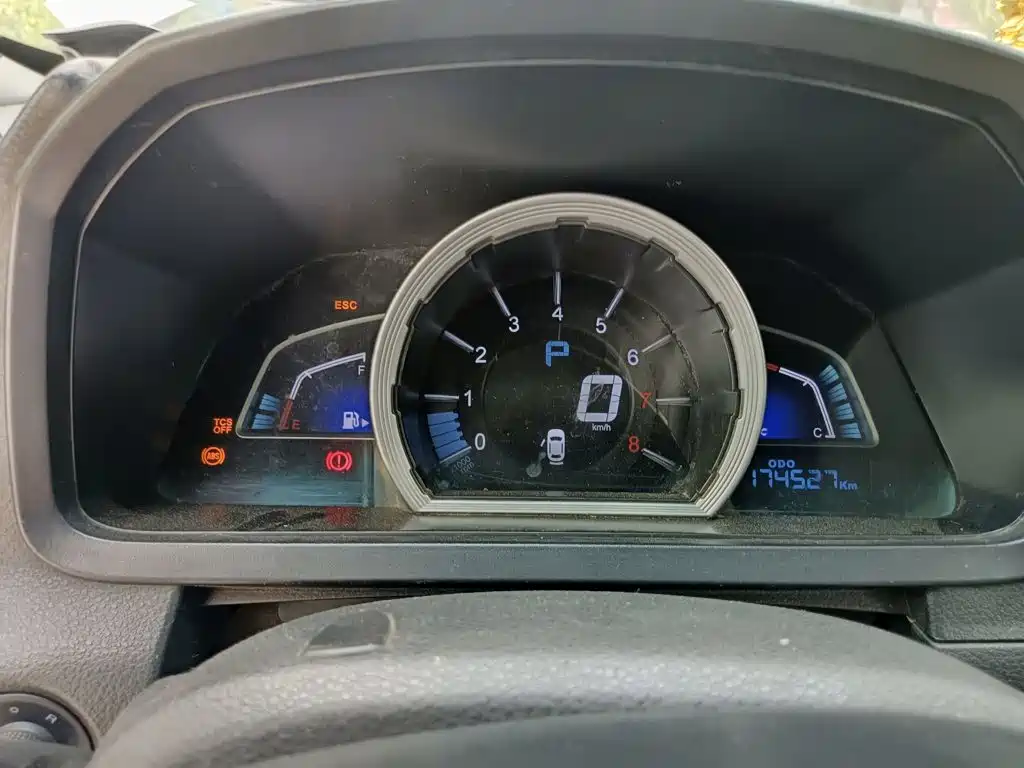 Luxgen U6 — миниатюра 12