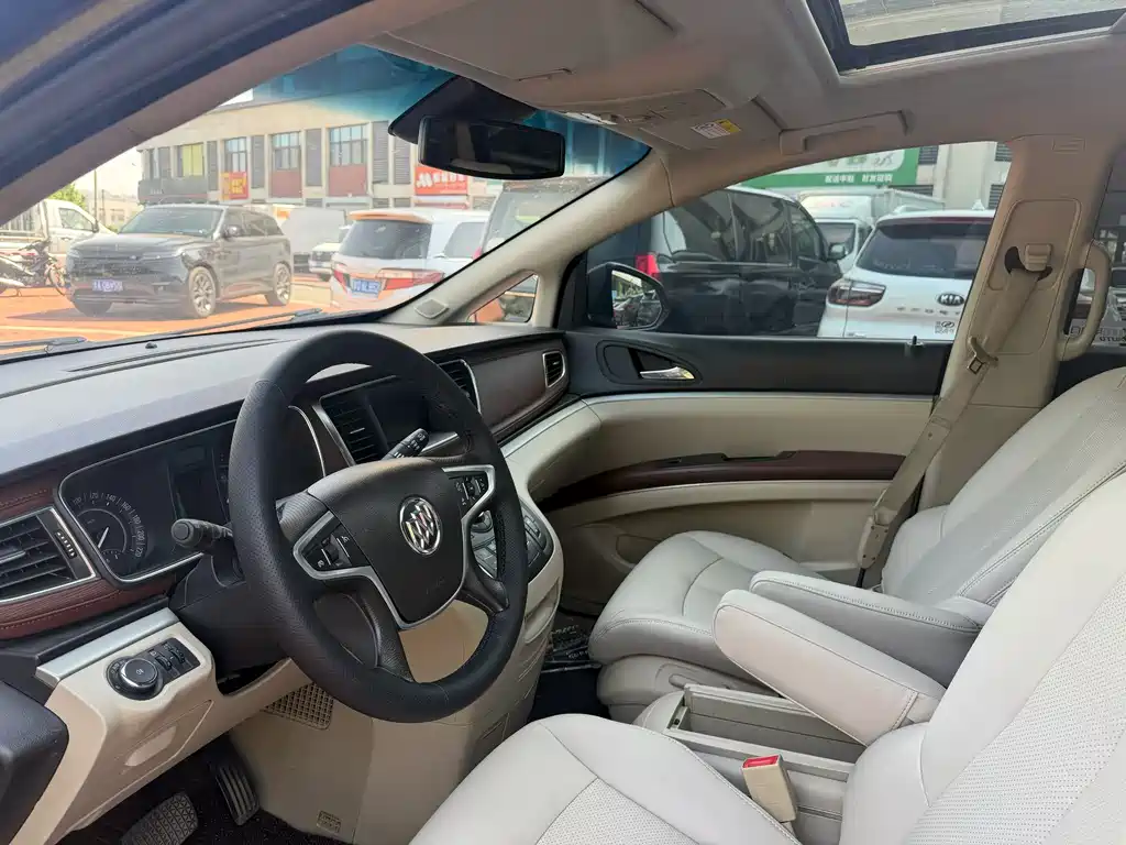 Buick GL8 2017 25S Luxury V