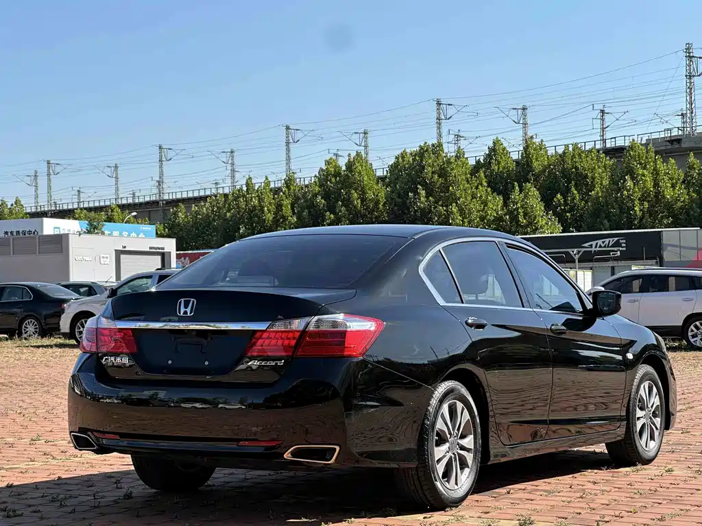 Honda Accord — миниатюра 8