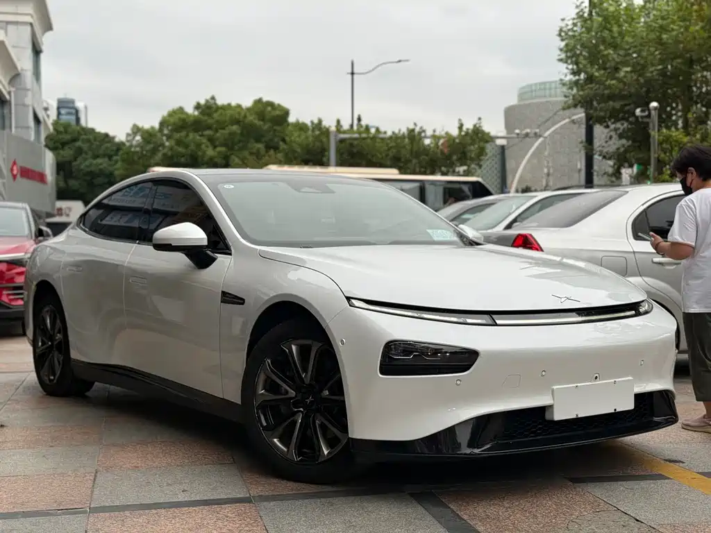 XPeng P7 — миниатюра 17