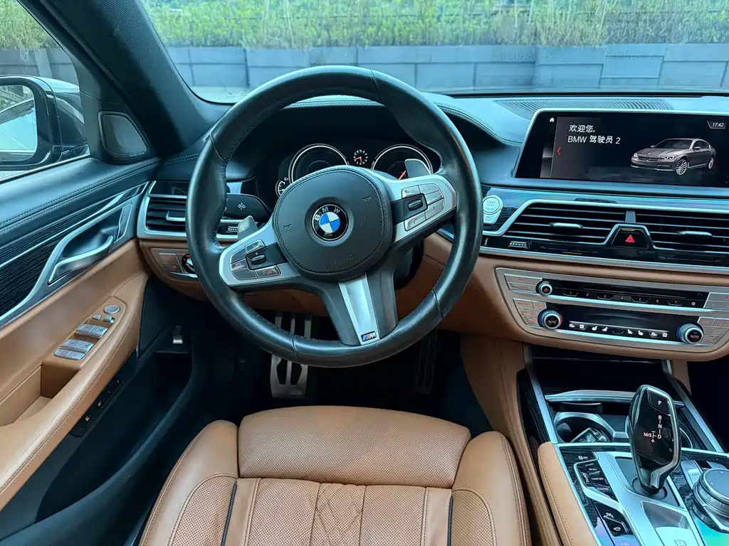 BMW 7 Series — миниатюра 13