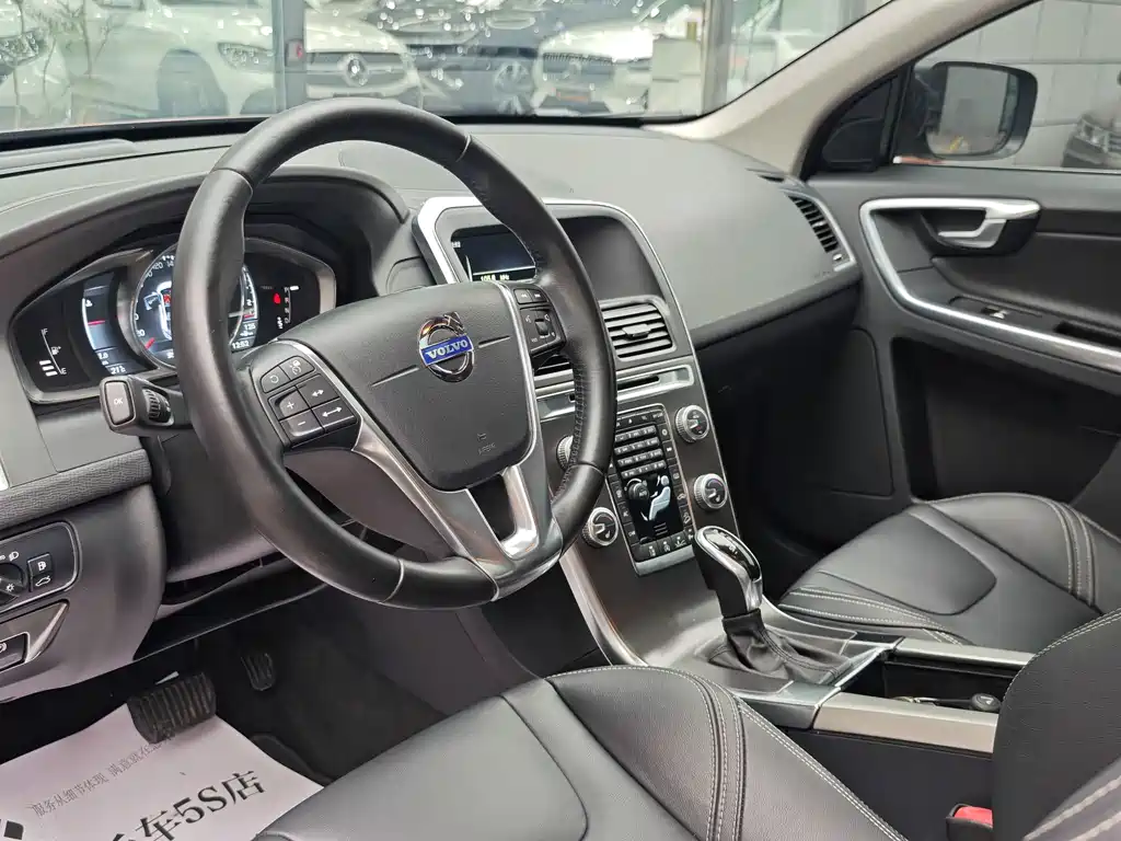 Volvo XC60 — миниатюра 13