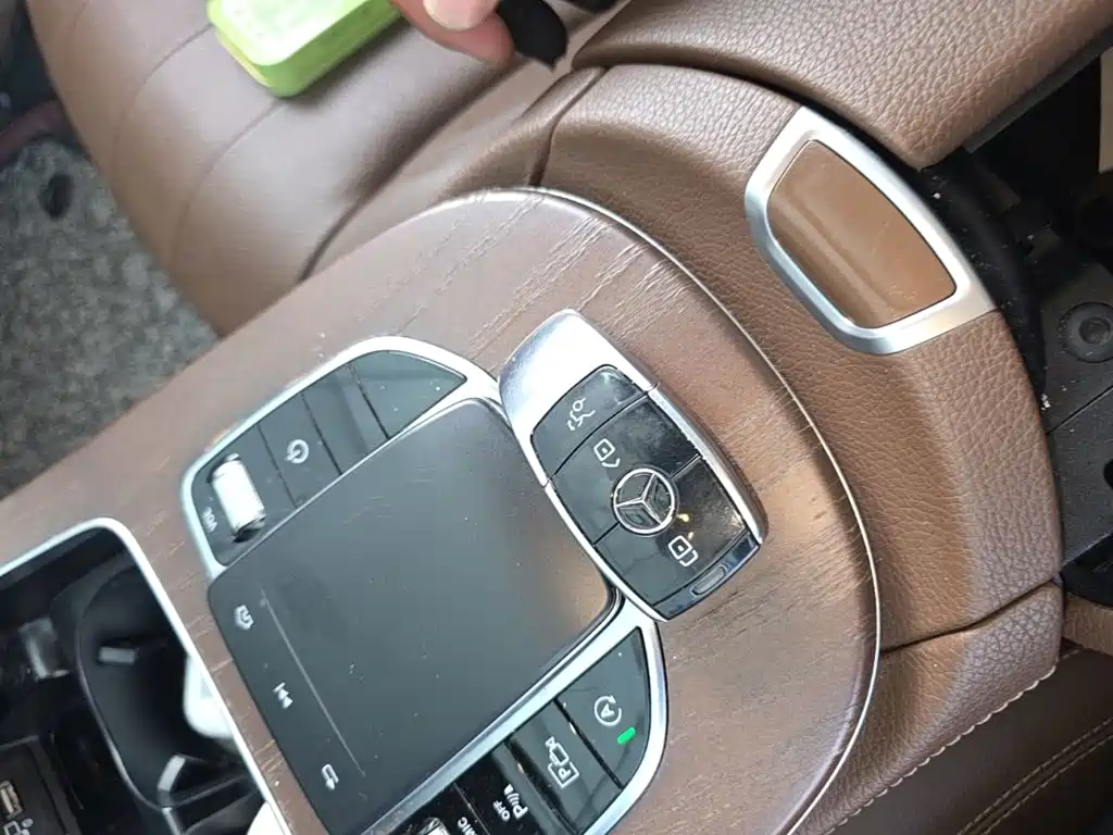 Mercedes-Benz E-Class — миниатюра 9