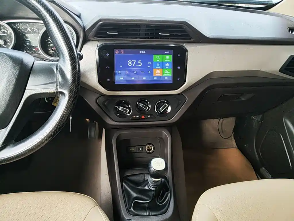 Wuling Hongguang — миниатюра 9