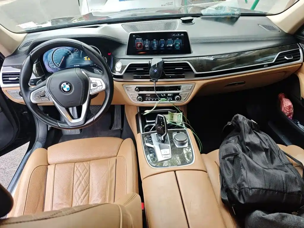 BMW 7 Series — миниатюра 10